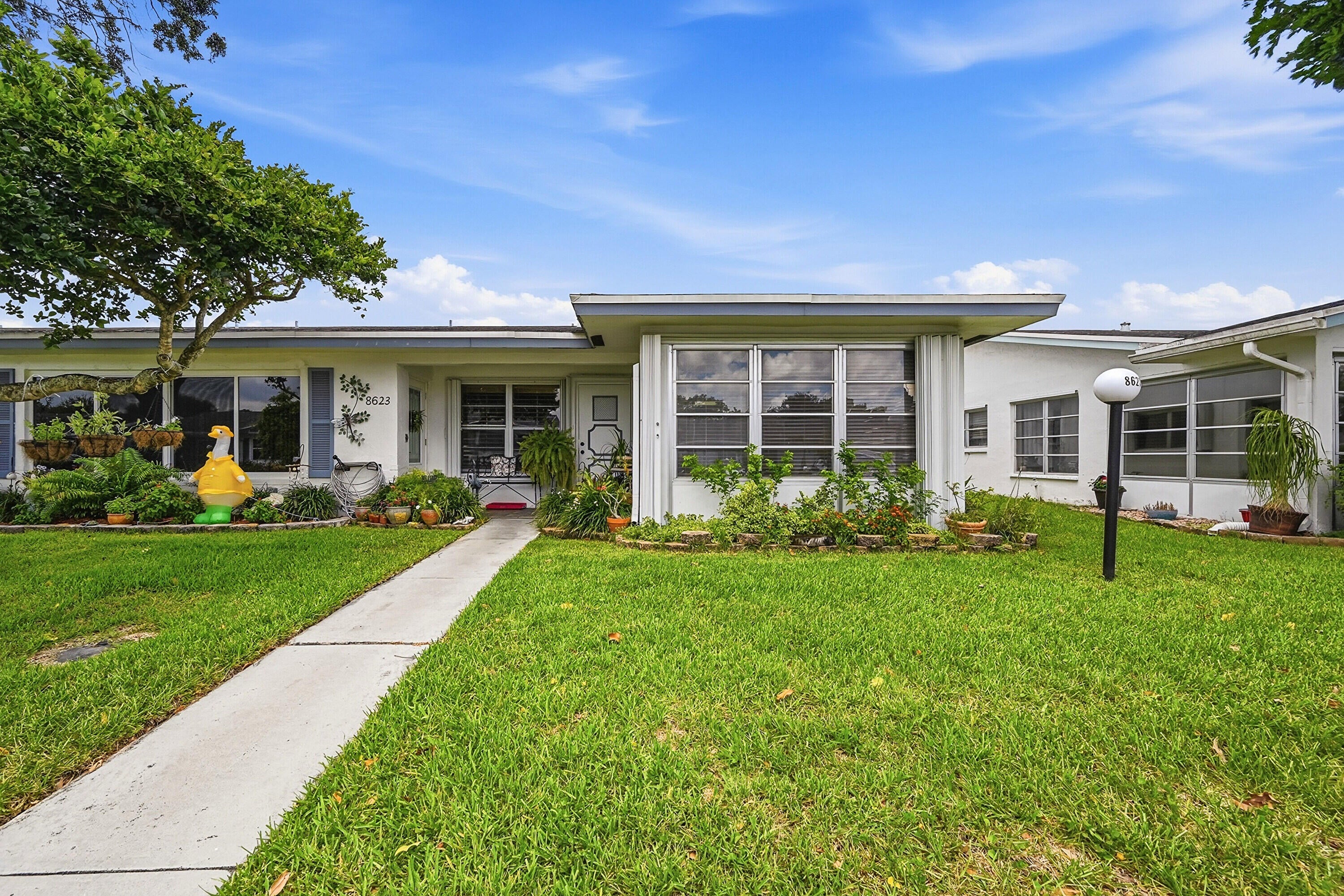 8621 NW 10th Street