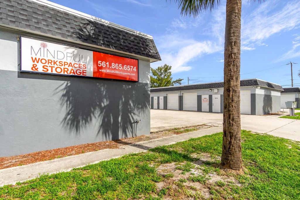 Photo of 801 Barnett Drive #807, Lake Worth Beach, FL (MLS # R11043105)