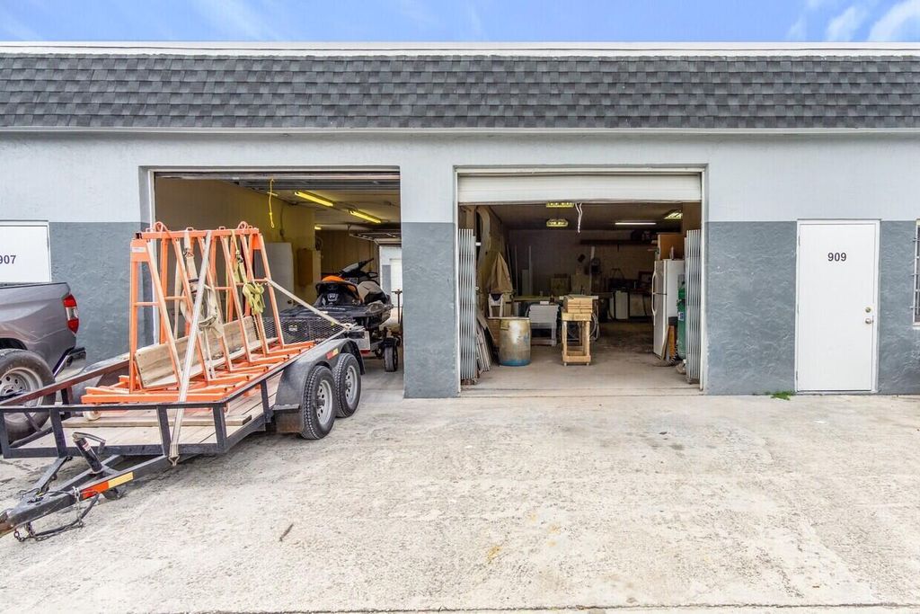 Photo of 801 Barnett Drive #807, Lake Worth Beach, FL (MLS # R11043105)