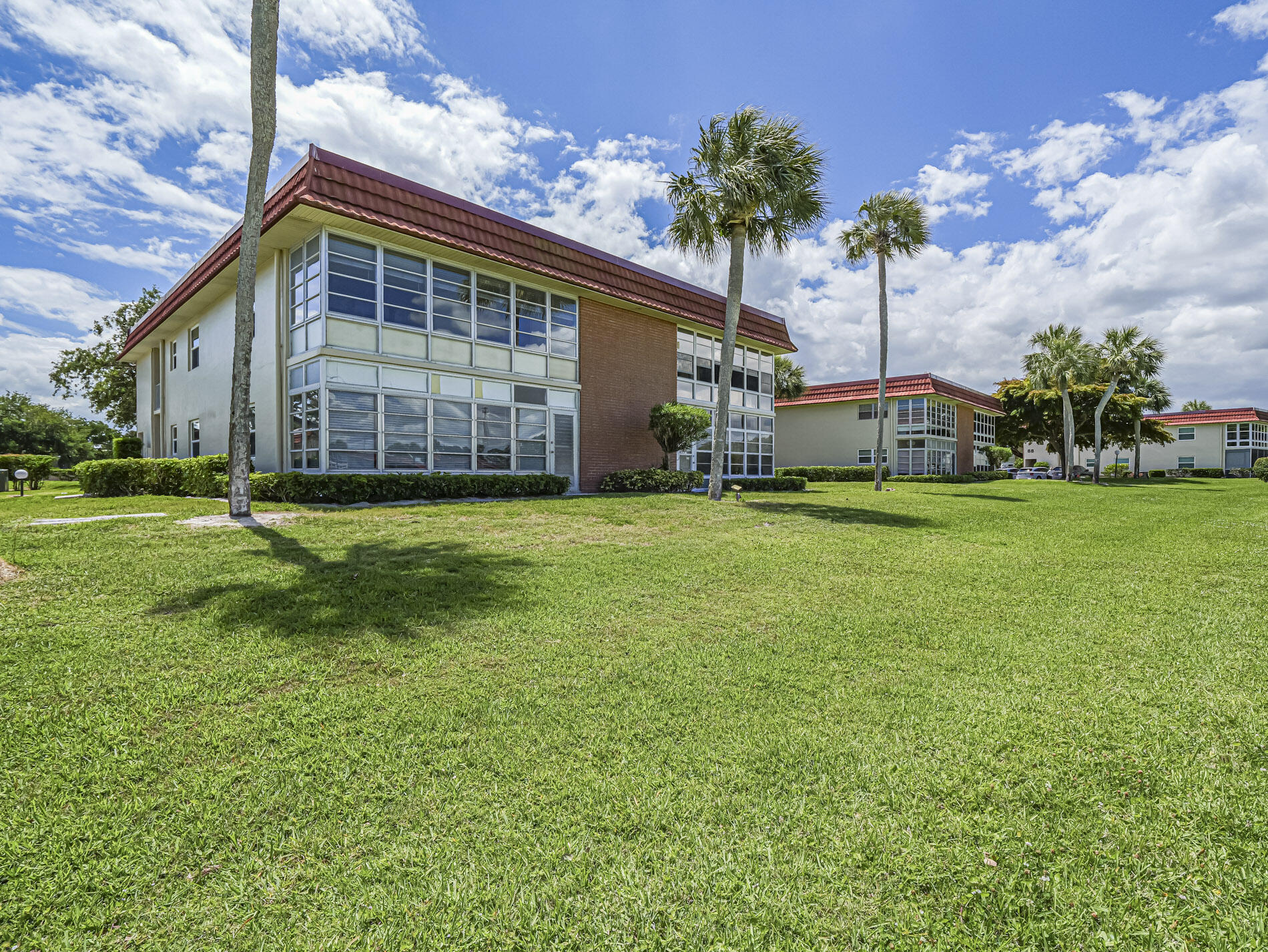 VISTA ROYALE PHASE IV BLDGS 83-111 - Residential