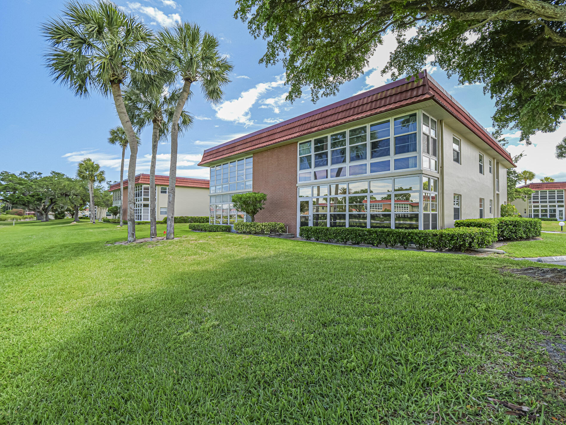 VISTA ROYALE PHASE IV BLDGS 83-111 - Residential