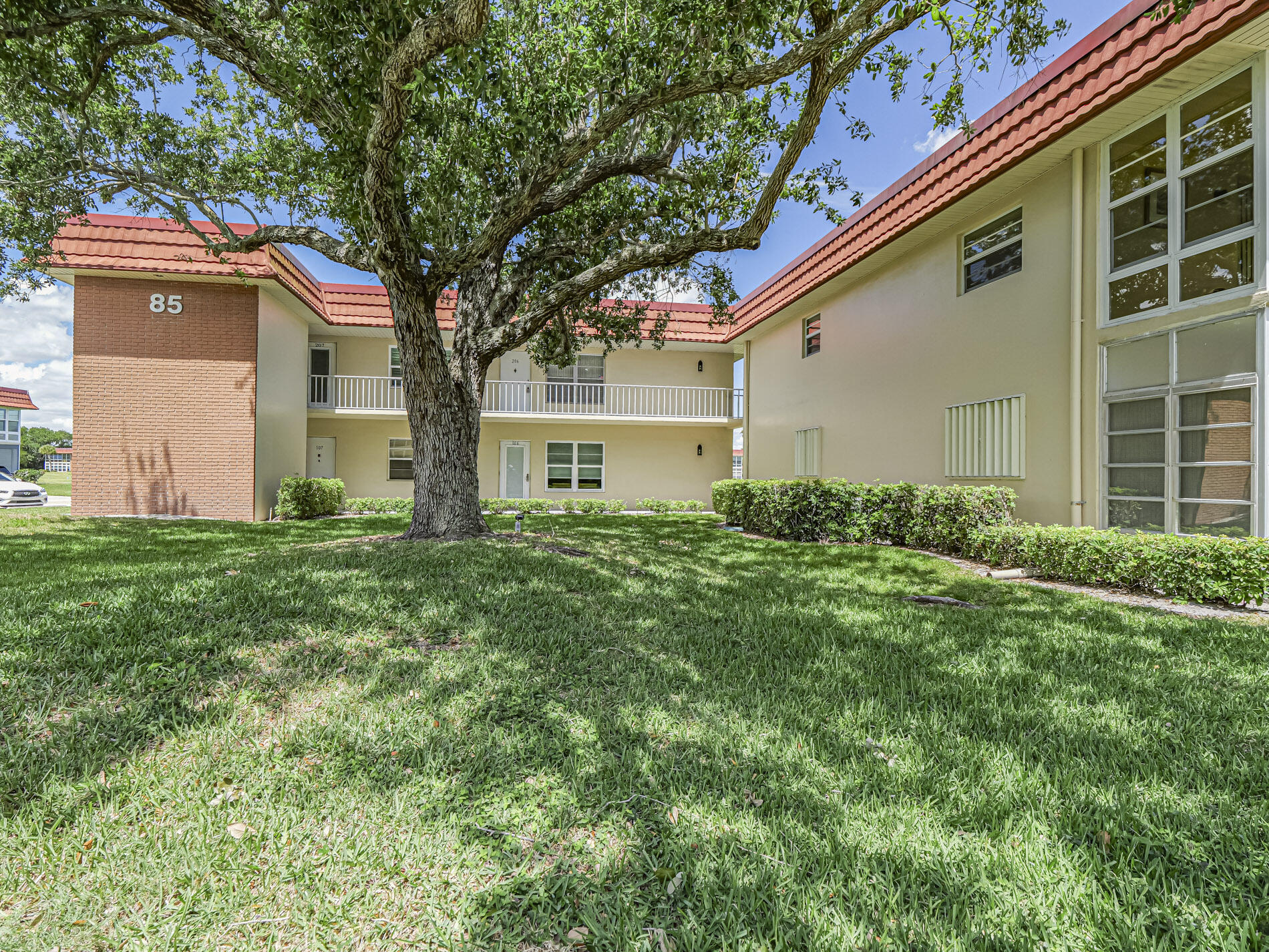 VISTA ROYALE PHASE IV BLDGS 83-111 - Residential