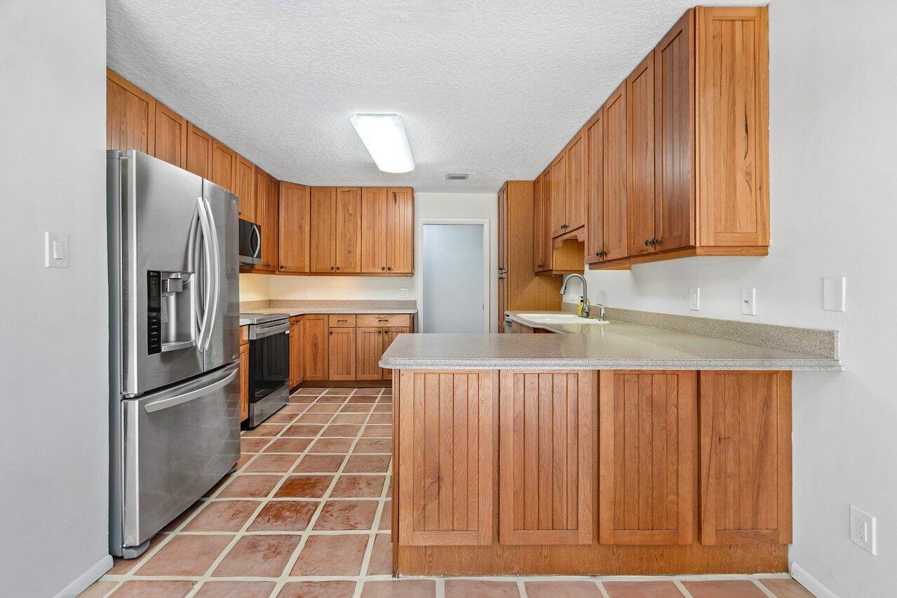 ST ANDREWS OF SHERBROOKE - Residential Lease