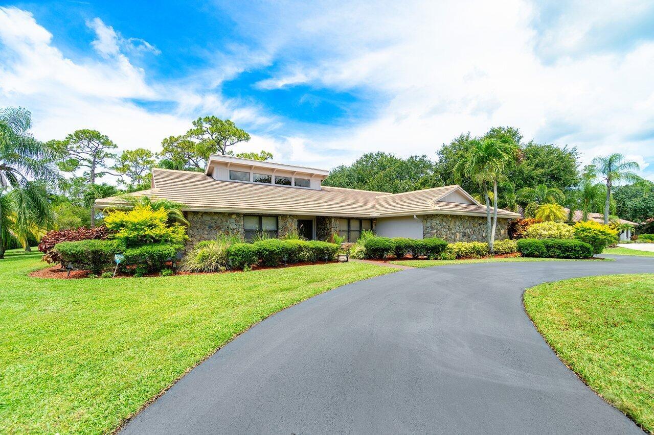 ST ANDREWS OF SHERBROOKE - Residential Lease