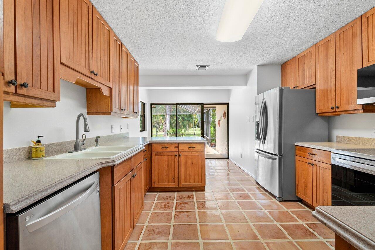 ST ANDREWS OF SHERBROOKE - Residential Lease