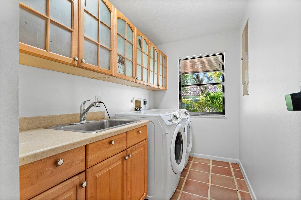 ST ANDREWS OF SHERBROOKE - Residential Lease