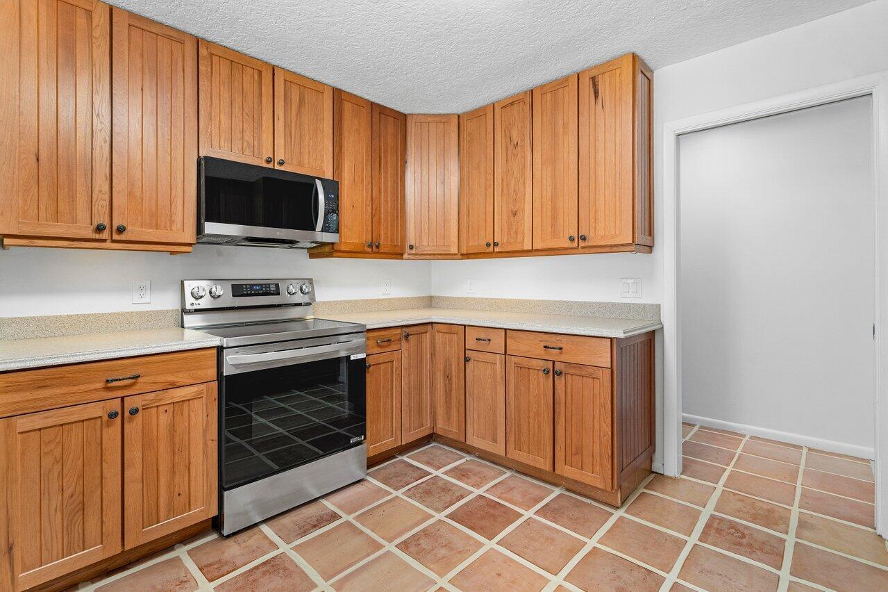 ST ANDREWS OF SHERBROOKE - Residential Lease