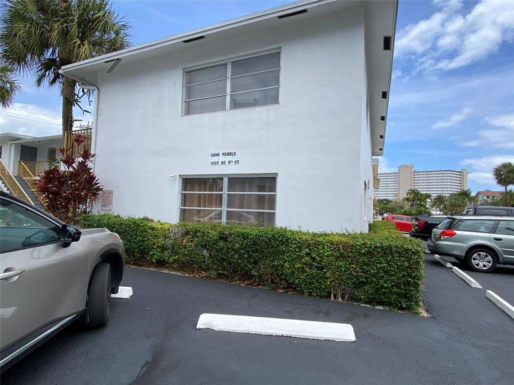 Photo of 1907 NE 4th Street #5, Deerfield Beach, FL 33441 (MLS # F10499667)