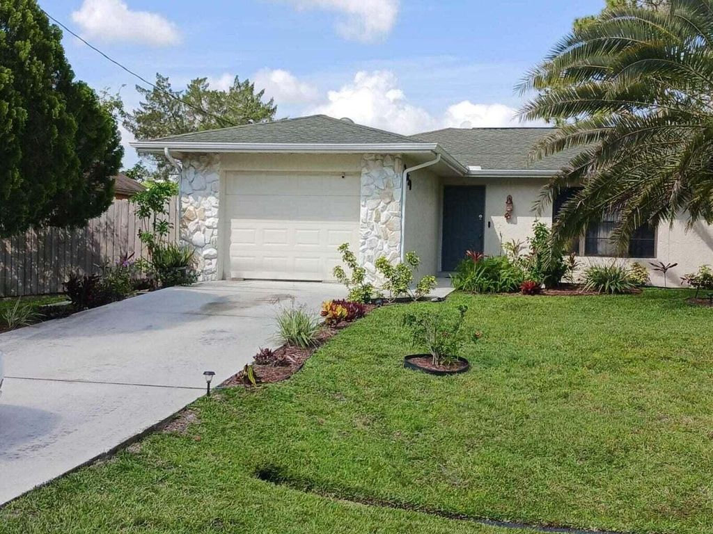 Photo of 2450 SW Bayshore Boulevard, Port Saint Lucie, FL 34984 (MLS # R10983149)