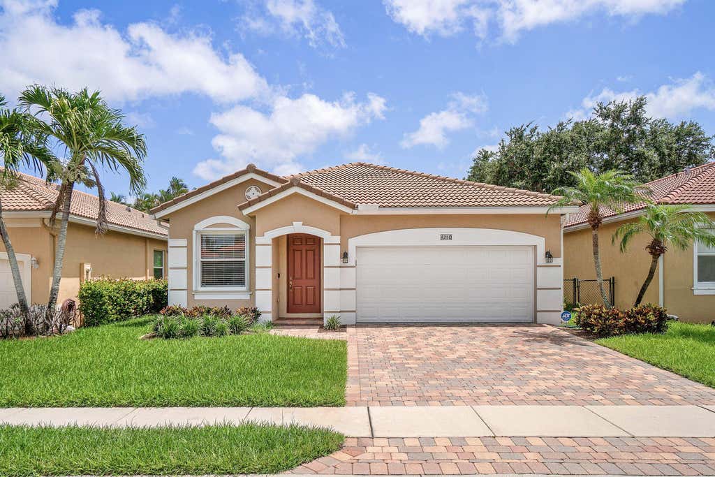 Photo of 4250 Key Lime Boulevard, Boynton Beach, FL 33436 (MLS # B26051186)