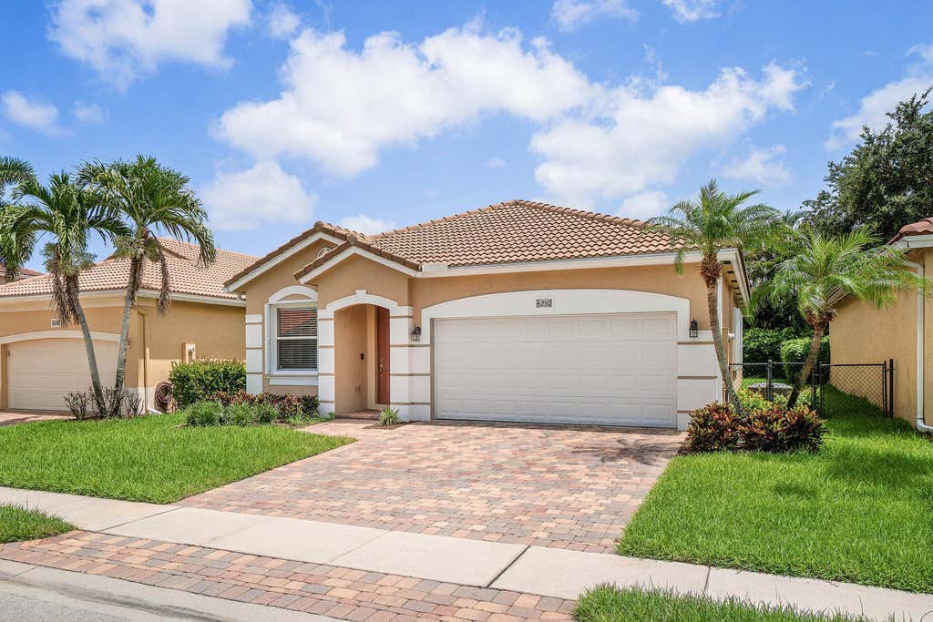 Photo of 4250 Key Lime Boulevard, Boynton Beach, FL 33436 (MLS # B26051186)