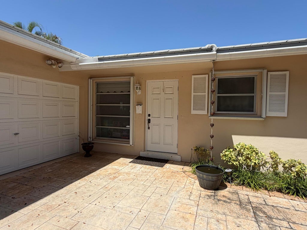 Photo of 5901 NE 21st Terrace, Fort Lauderdale, FL 33308 (MLS # B26065502)