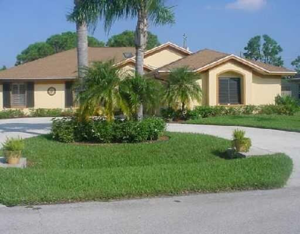 Photo of 2431 SE Caligula Avenue, Port Saint Lucie, FL 34952 (MLS # R10796426)