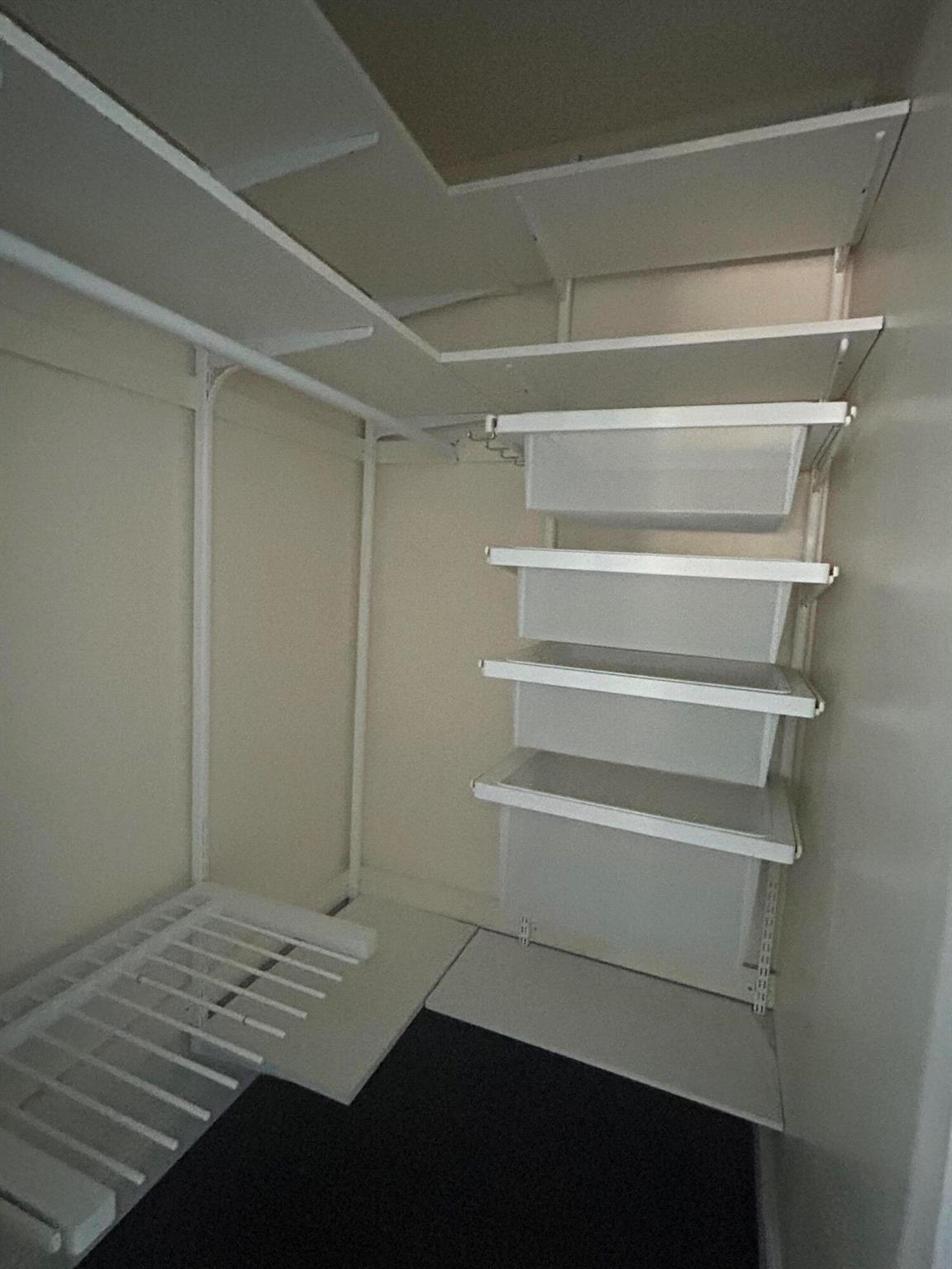 HOLLYWOOD HILLS - Residential