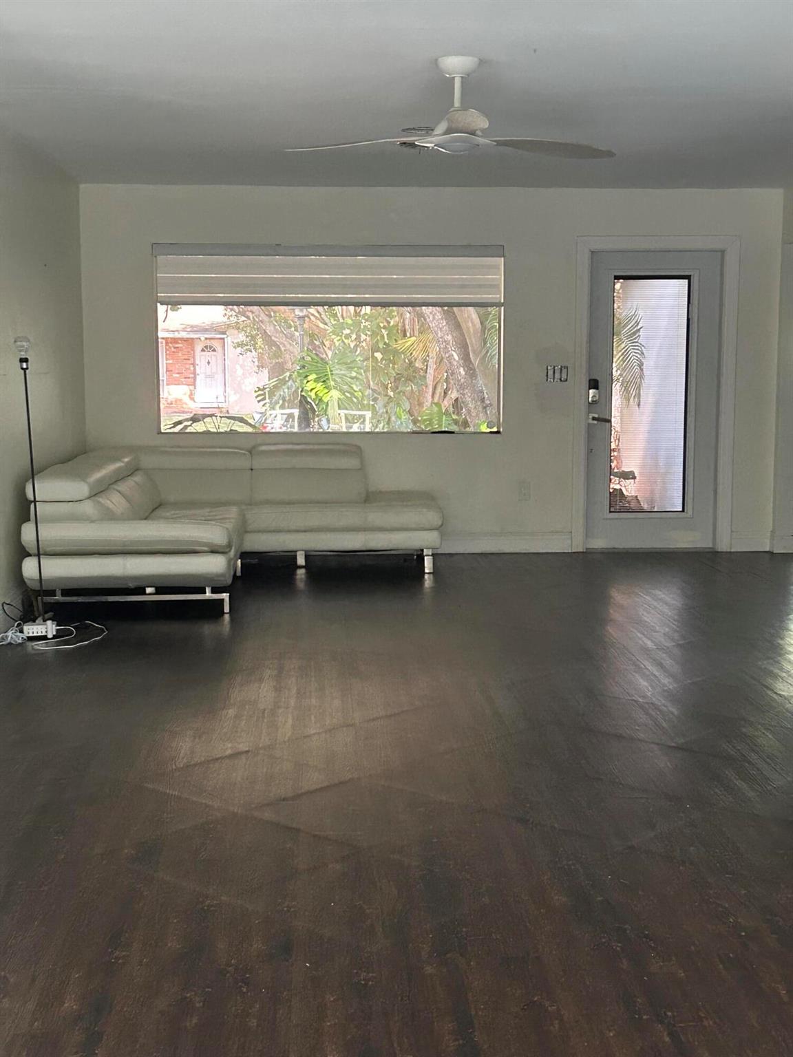 HOLLYWOOD HILLS - Residential