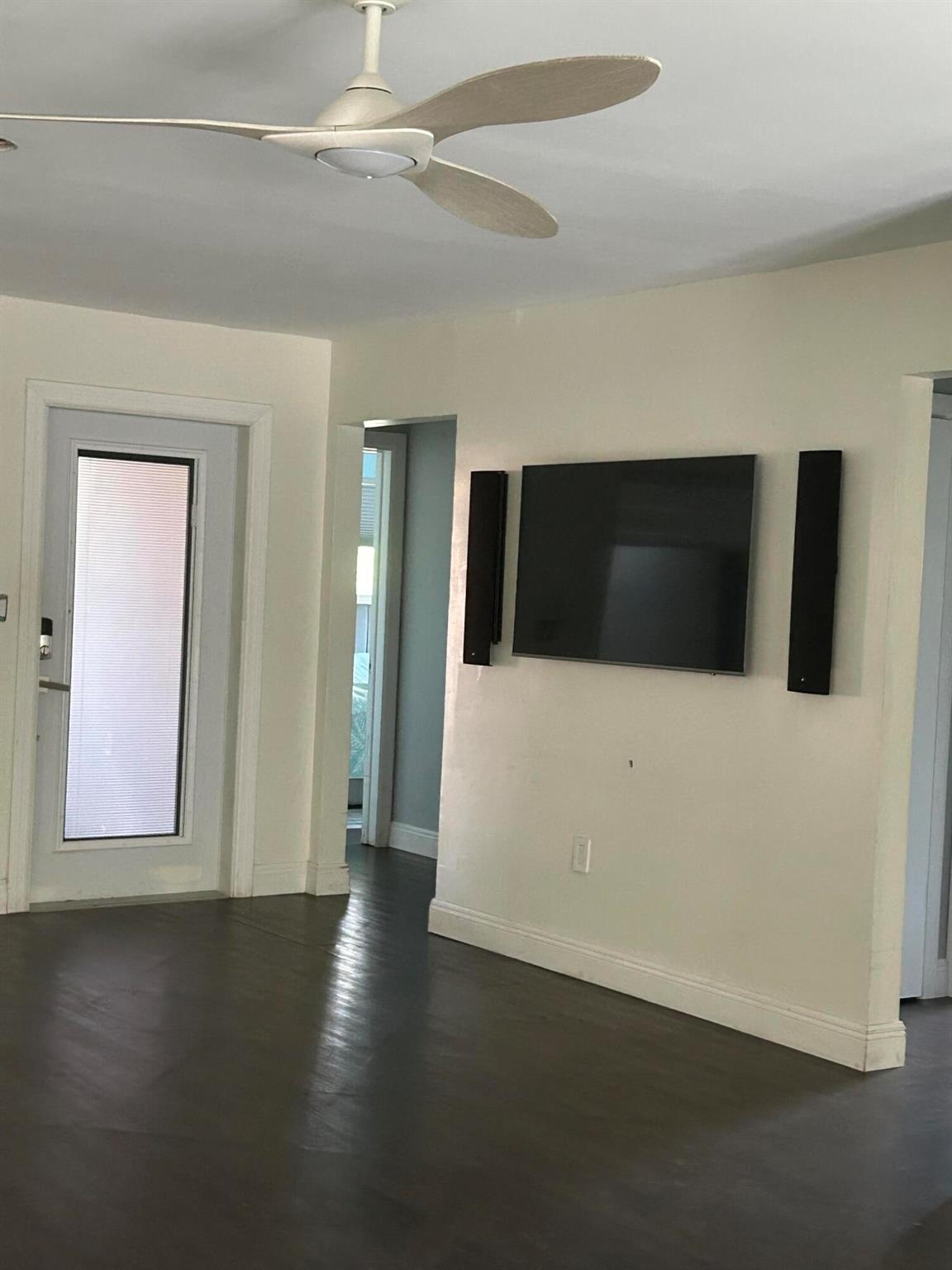 HOLLYWOOD HILLS - Residential