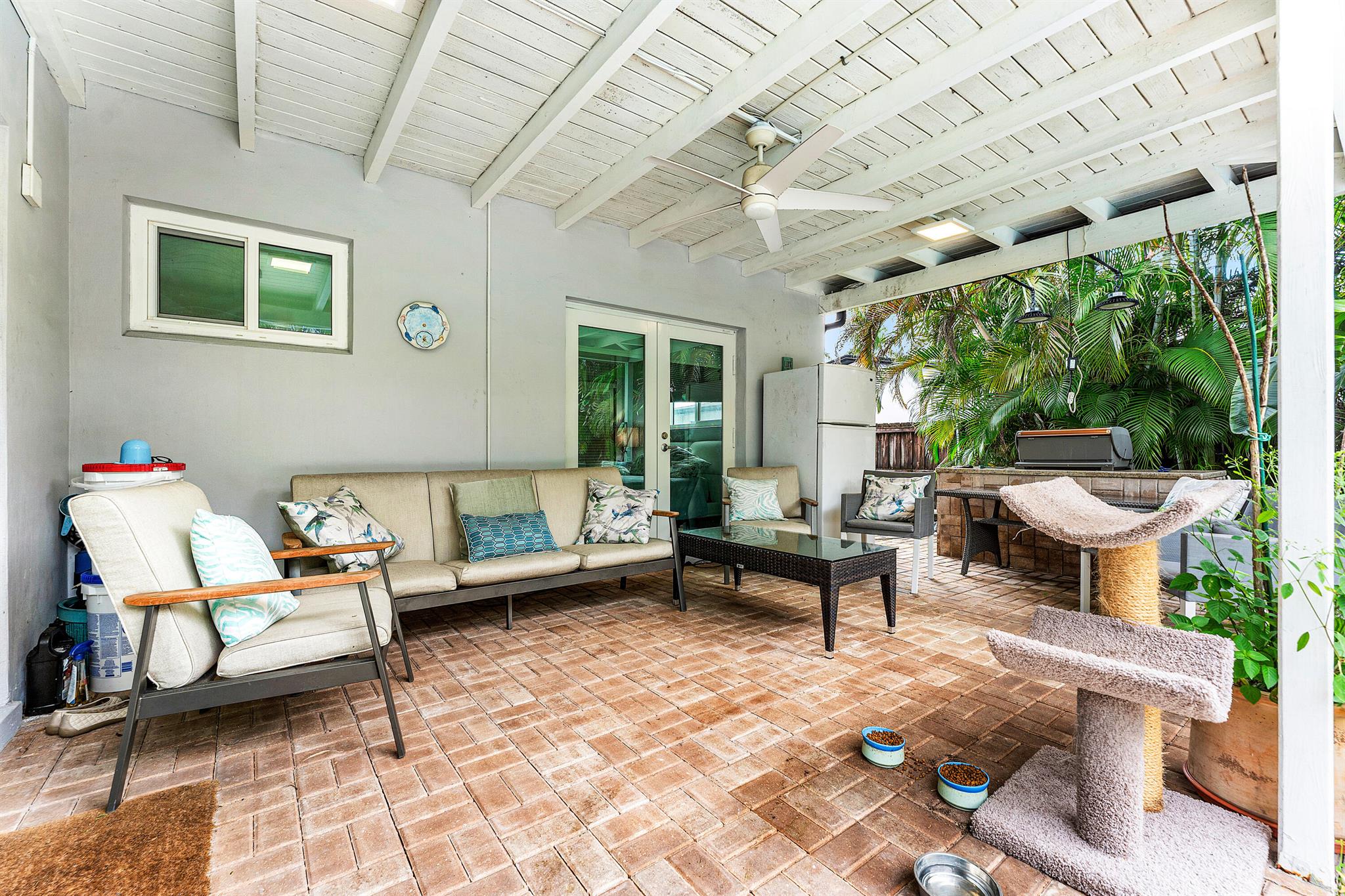 HOLLYWOOD HILLS - Residential