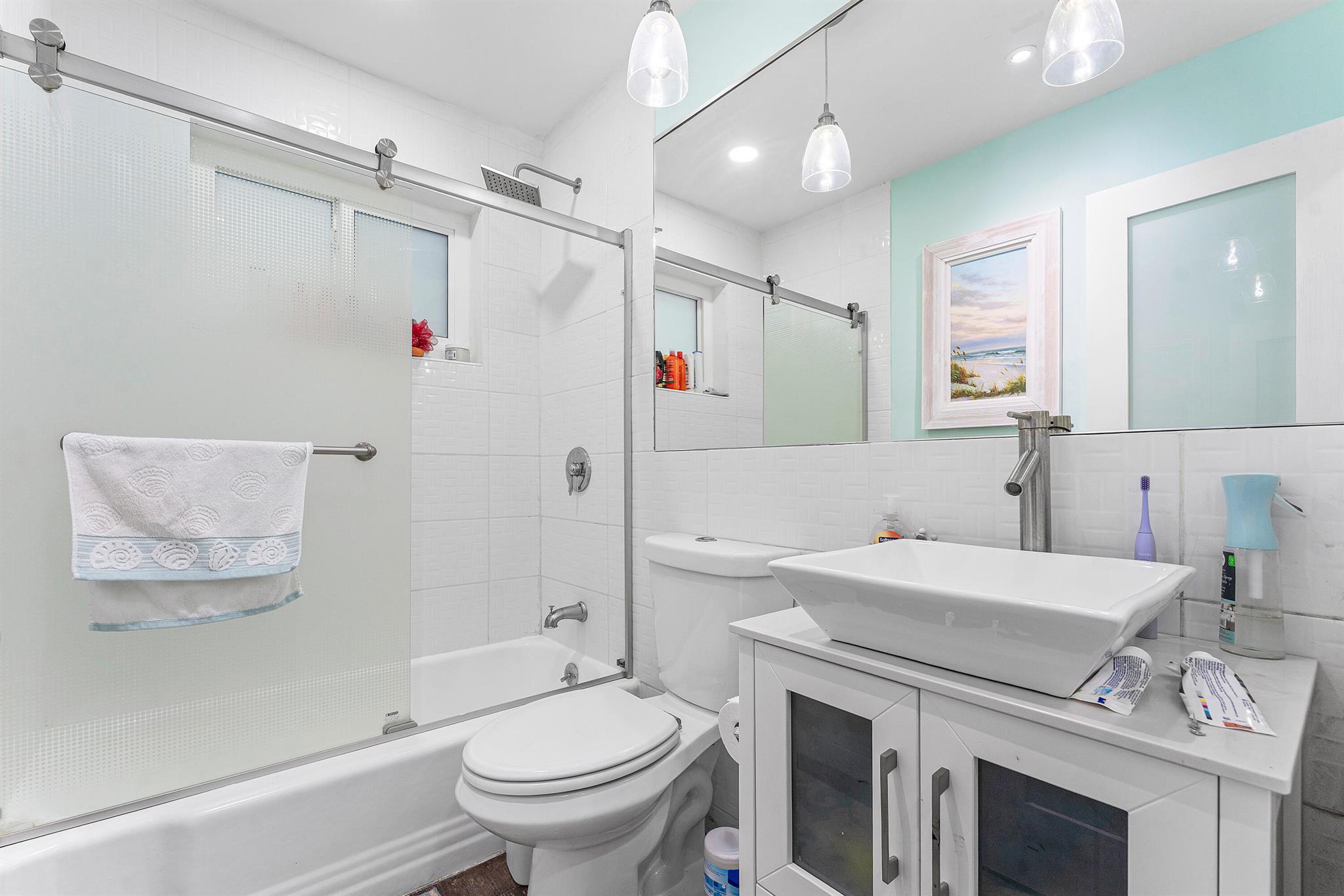 HOLLYWOOD HILLS - Residential