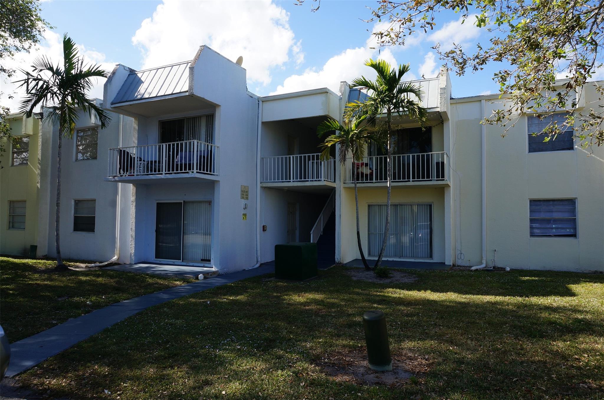 Clear Lake Palms - Residential