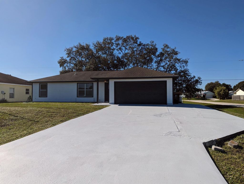 Photo of 1800 SW Cameo Boulevard, Port Saint Lucie, FL 34953 (MLS # R10943693)
