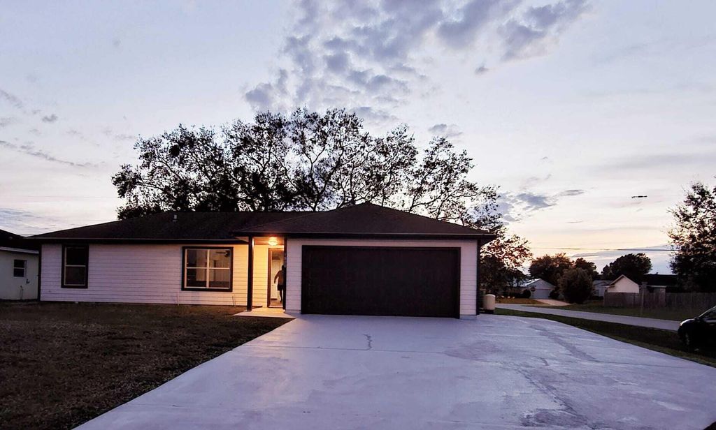 Photo of 1800 SW Cameo Boulevard, Port Saint Lucie, FL 34953 (MLS # R10943693)