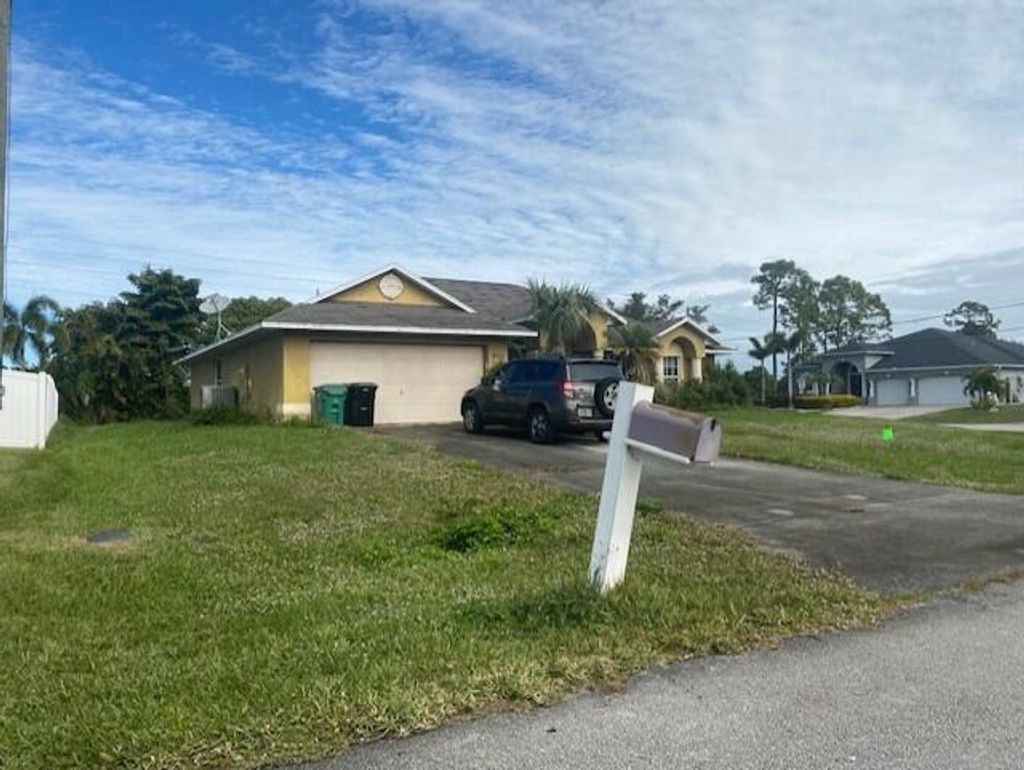 Photo of 6115 NW Ginger Lane, Port St Lucie, FL 34986 (MLS # R10913033)