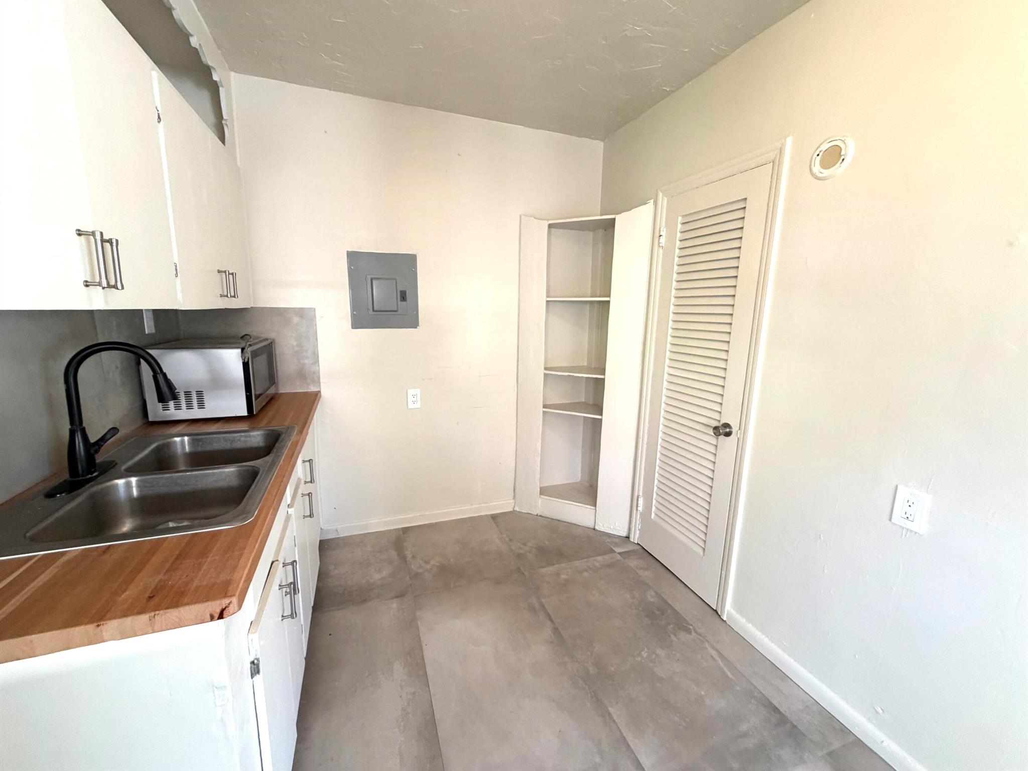 LAKE WORTH TOWN OF - Residential Lease