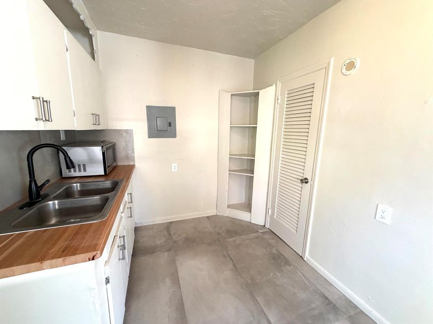 Water and electric included! SURFING, FISHING, BOATING, GOLF, DINING, SHOPPING, ALL JUST STEPS FROM YOUR DOOR! PETS WELCOME! PUBLIC BOAT RAMP, ICW, MUNICIPAL GOLF COURSE, DOWNTOWN AND BEACH ALL SO CLOSE IT FEELS LIKE A COUNTRY CLUB. SWEET ROOMY CORNER UNIT ON OCEAN BREEZE. PRIVATE ENTRANCE AWAY FROM THE STREET OPEN CONCEPT PLAN WITH CHARMING ORIGINAL BUILT-IN DETAILS, SUBLIME CONCRETE LOOK TILE ,REMODELED BATH. PURE FILTERED WATER FLOWS FROM THE TAPS IN LAKE WORTH BEACH! WALK TO WORLD CLASS ENTERTAINMENT AND EXCITING EVENTS HELD AT BRYANT PARK. LESS THAN A MILE FROM THE BEACH AND DOWNTOWN IS JUST A FEW BLOCKS. BEACH PARKING PERMIT AVAILABLE. QUIET FRIENDLY NEIGHBORHOOD WITH NO HOA. LIVE LIKE YOU'RE ON VACATION ALL YEAR LONG. LEAVE THE STRESS, COME DECOMPRESS, AND LOVE WHERE YOU LIVE!