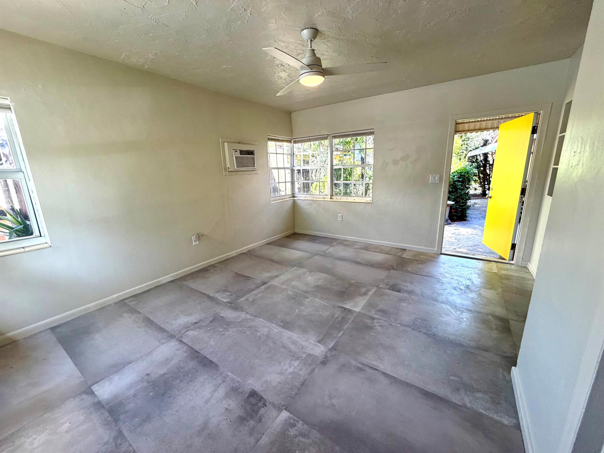 LAKE WORTH TOWN OF - Residential Lease