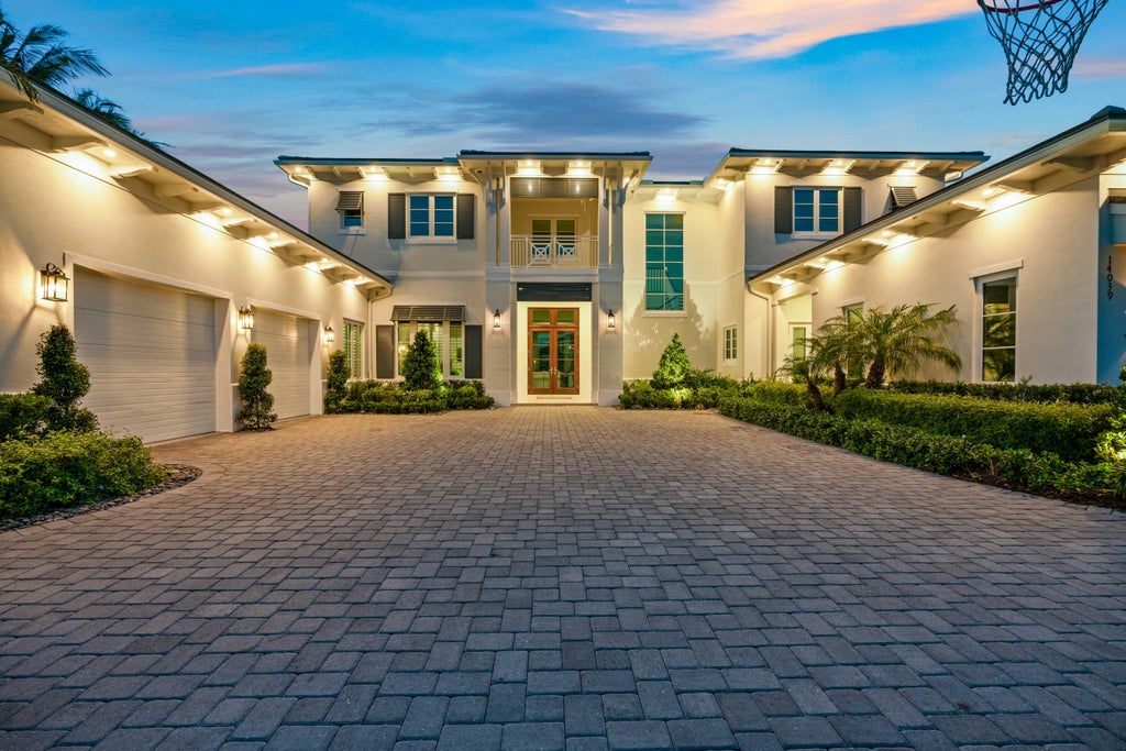 Photo of 14039 Paradise Point Road, Palm Beach Gardens, FL 33410 (MLS # R10972035)