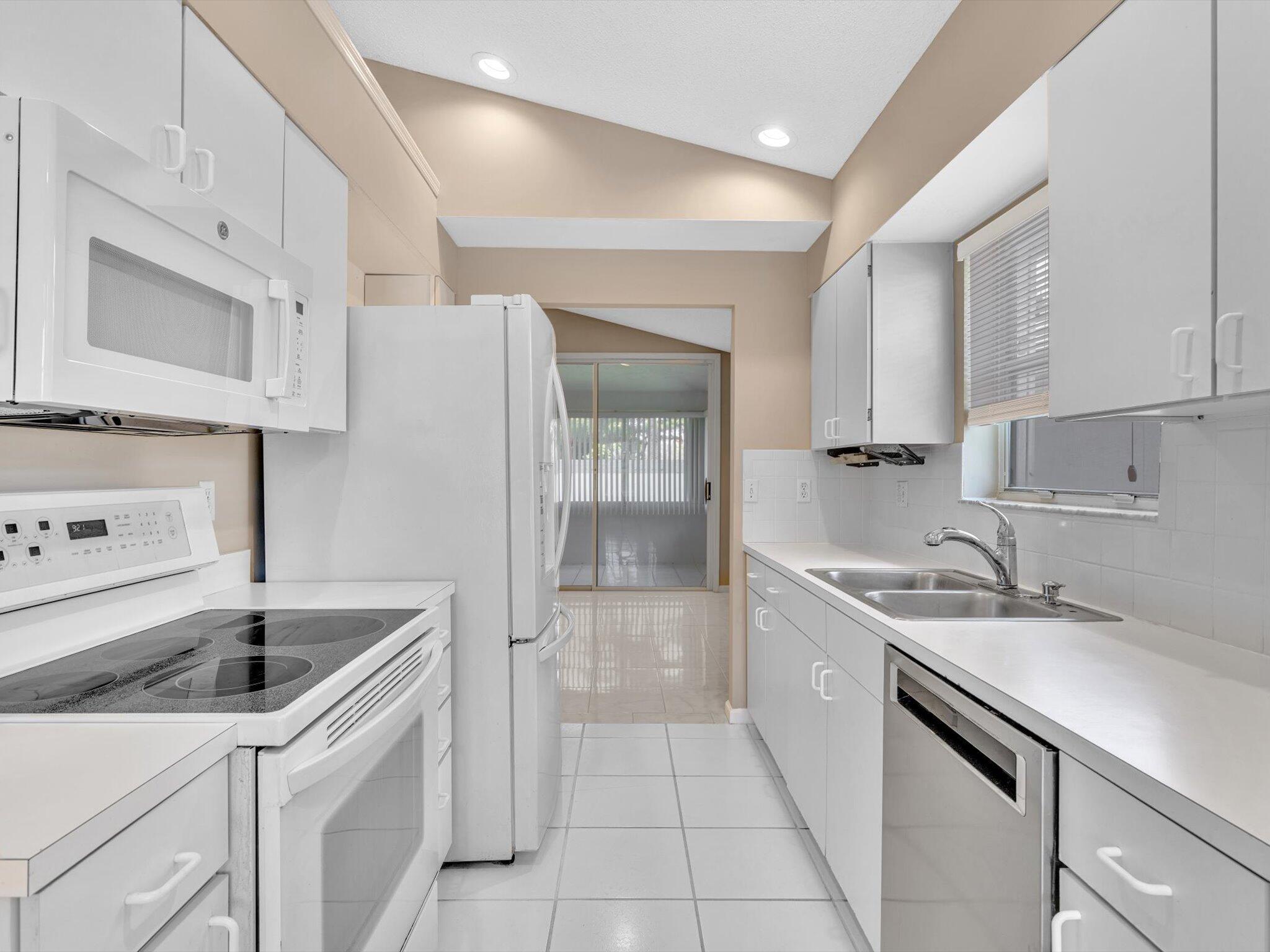 7506 Ironbridge Circle, Delray Beach, FL, 33446/$525,000 3 7506 Ironbridge Circle