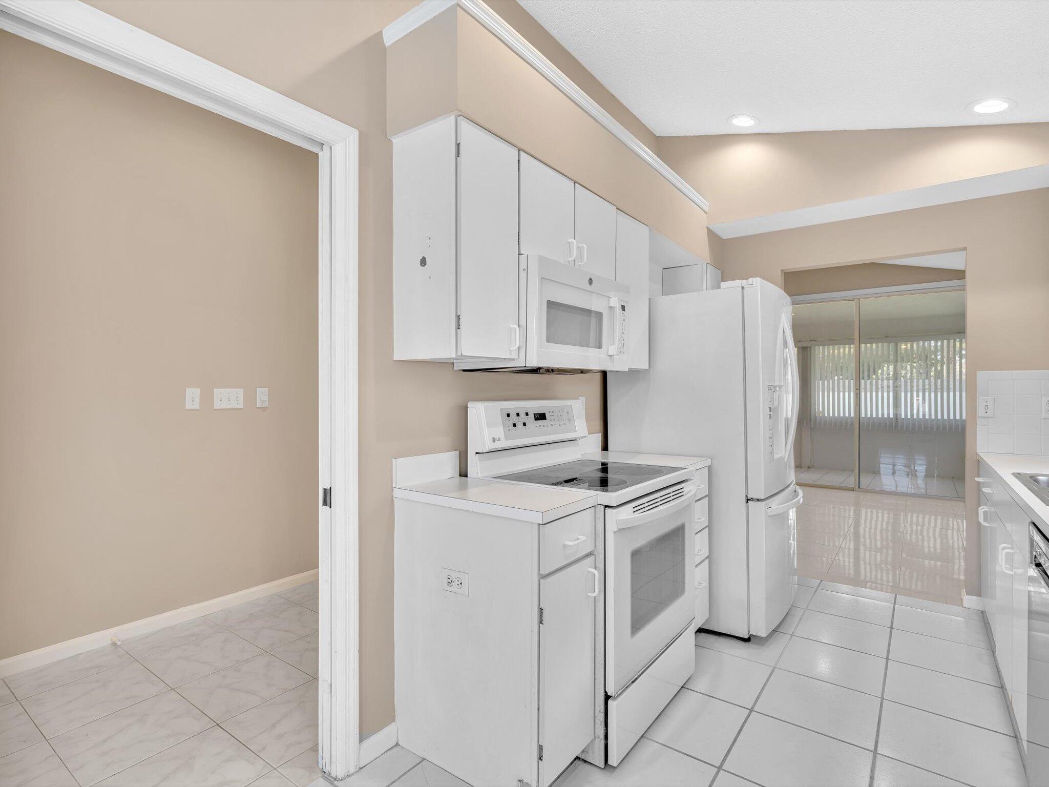 7506 Ironbridge Circle, Delray Beach, FL, 33446/$525,000 2 7506 Ironbridge Circle
