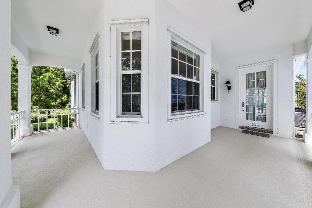 Photo of 242 Poinciana Drive, Jupiter, FL 33458 (MLS # R11130634)