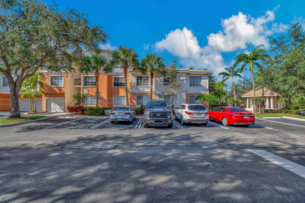 Photo of 1211 Myrtlewood Circle E, Palm Beach Gardens, FL 33418 (MLS # R11022871)