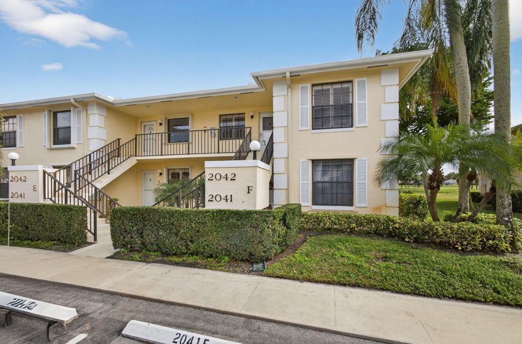 Photo of 2041 Keystone Drive #F, Jupiter, FL 33458 (MLS # B26088673)