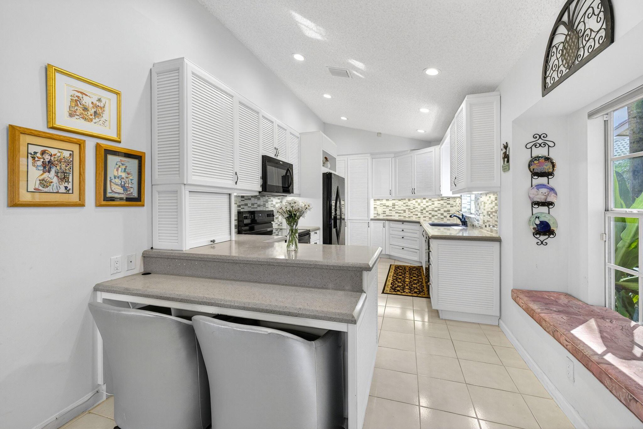 GREENSPOINTE CONDO - Residential