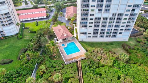 A home in Hutchinson Island