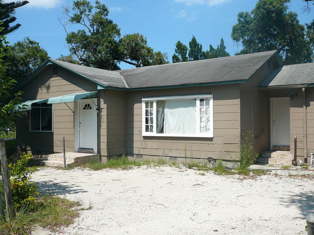 Photo of 300 S 17th Street, Fort Pierce, FL 34950 (MLS # R10994472)