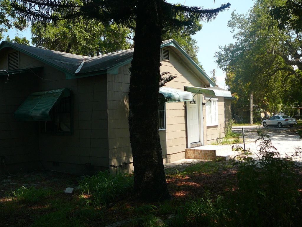 Photo of 300 S 17th Street, Fort Pierce, FL 34950 (MLS # R10994472)