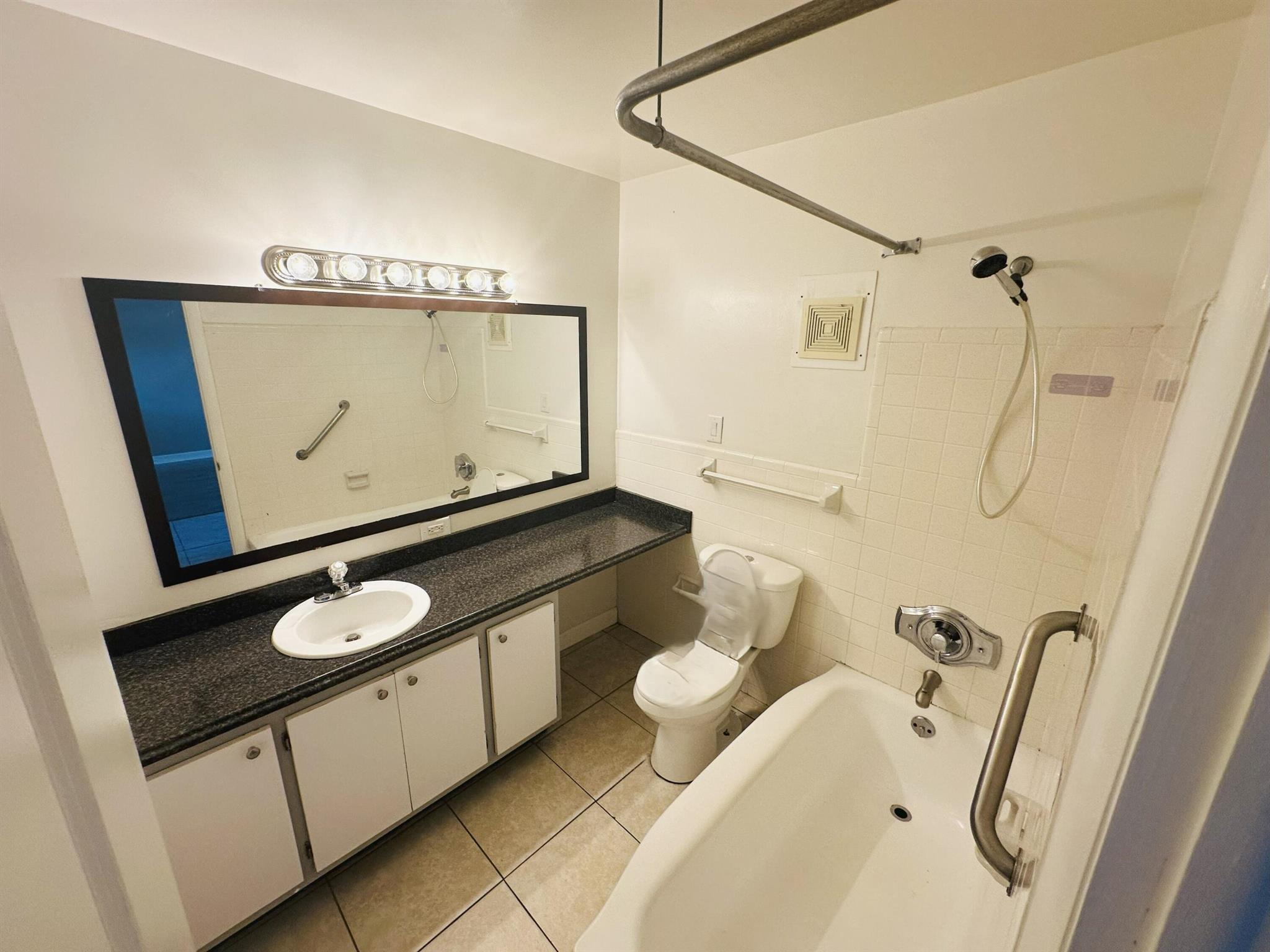 NORTH PALM BEACH VILLAGE - Residential Lease