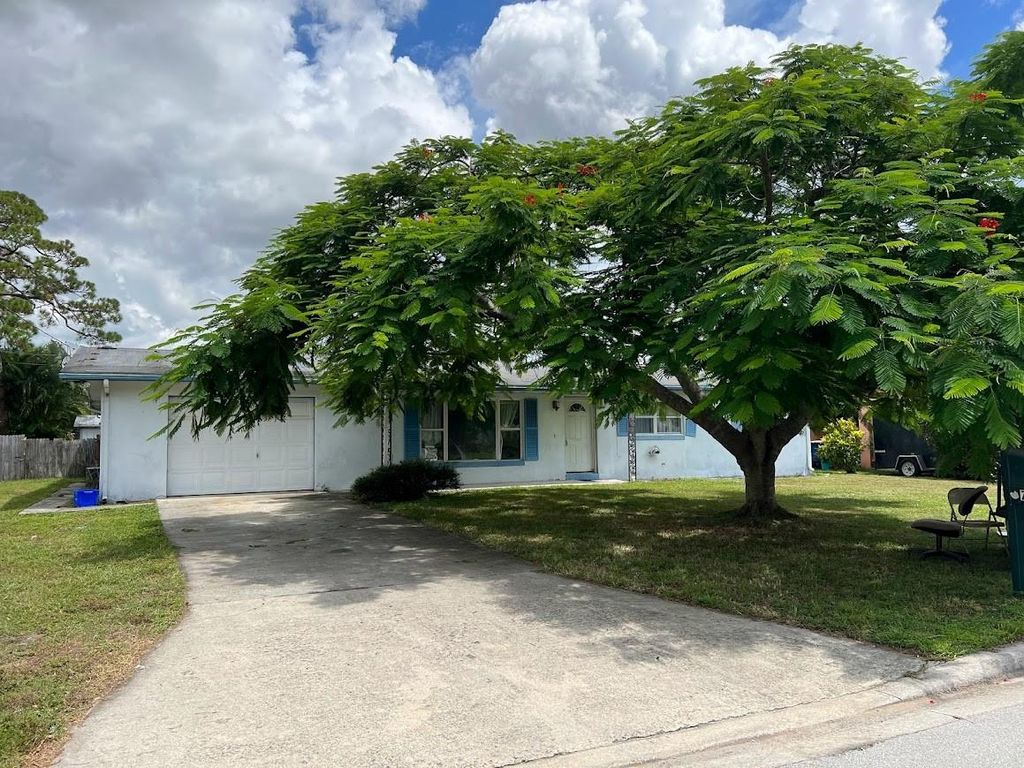 Photo of 708 Emil Dr, Fort Pierce, FL 34982 (MLS # F10395402)
