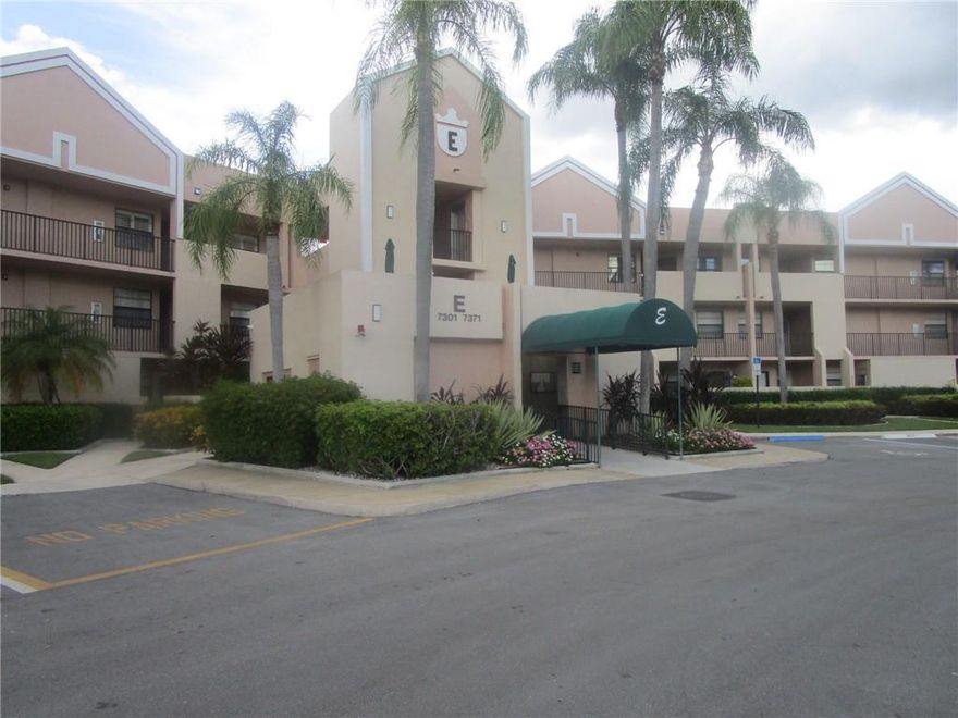 Beautiful Guard Gated Development, this unit looks like a model! Located at Fairfax at Kings point of Tamarac, this spacious unit boasts 2 bedrooms 2 bathrooms, completely refurbished with updated kitchen, new appliances, freshly painted, new laminate wood floors, laundry room and huge screened balcony overlooking the lake and pool area. Complex offers courtesy bus stops at door that goes to the massive Kings Point Clubhouse, shopping, doctors and more. Enjoy the upscale Kings Point Lifestyle! One person in residence must be over the age of 55 and the HOA requires 20% down payment. This one will not last long, easy to show, the unit is vacant and has a Lock Box (see show assist for access).