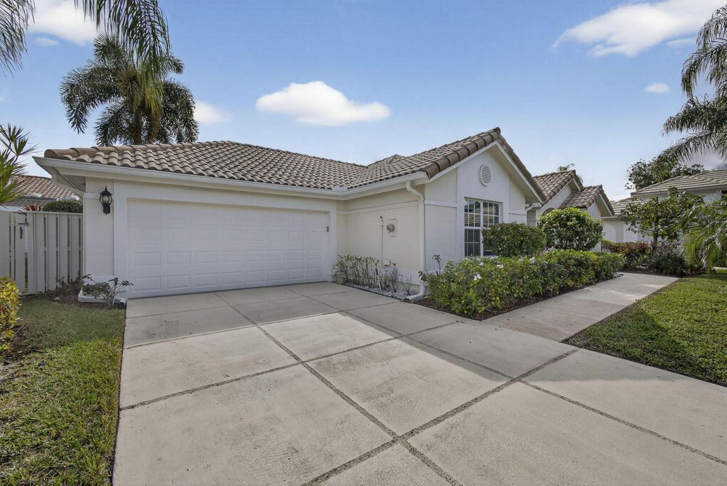 Photo of 152 Eagleton Court, Palm Beach Gardens, FL 33418 (MLS # R11157953)