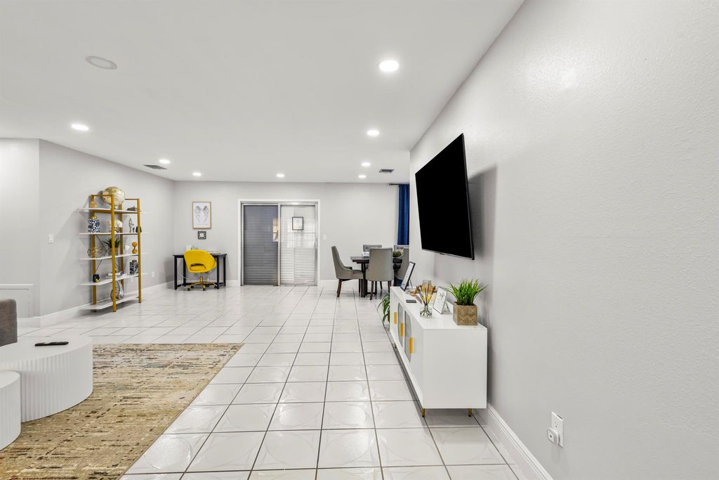 Photo of 750 24th Street SW, Vero Beach, FL 32962 (MLS # R11126432)