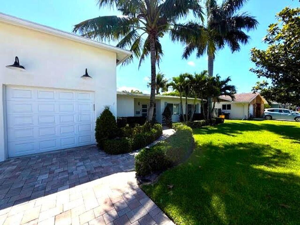 Photo of 1501 Dale Lane, Delray Beach, FL 33444 (MLS # B26022207)