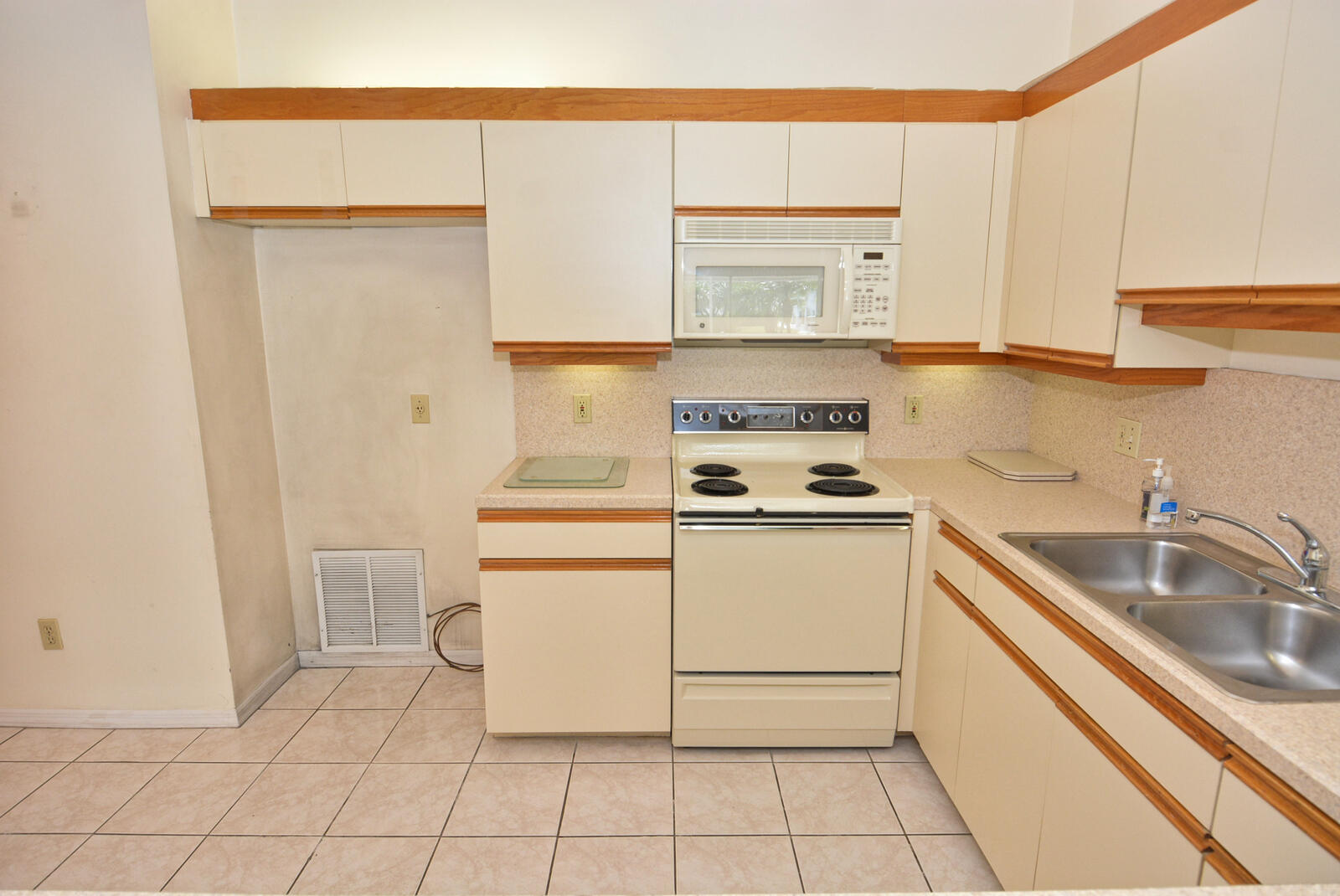 TROPICAL EAST - Residential