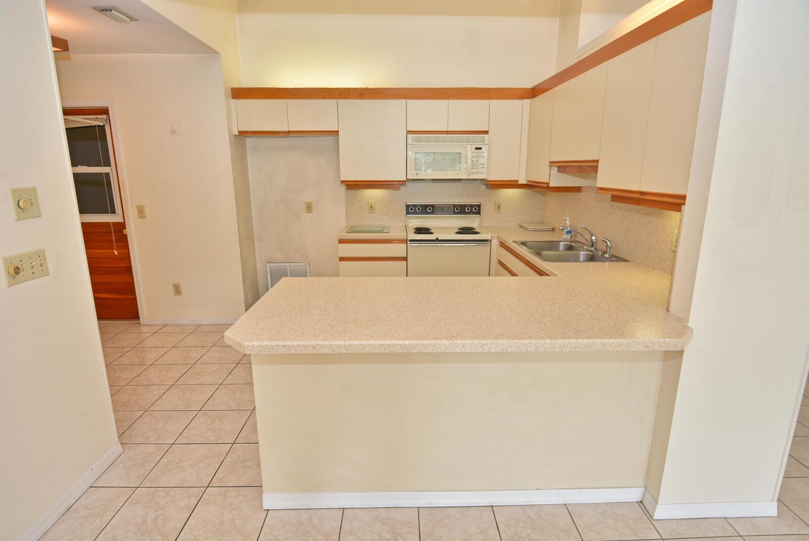 TROPICAL EAST - Residential