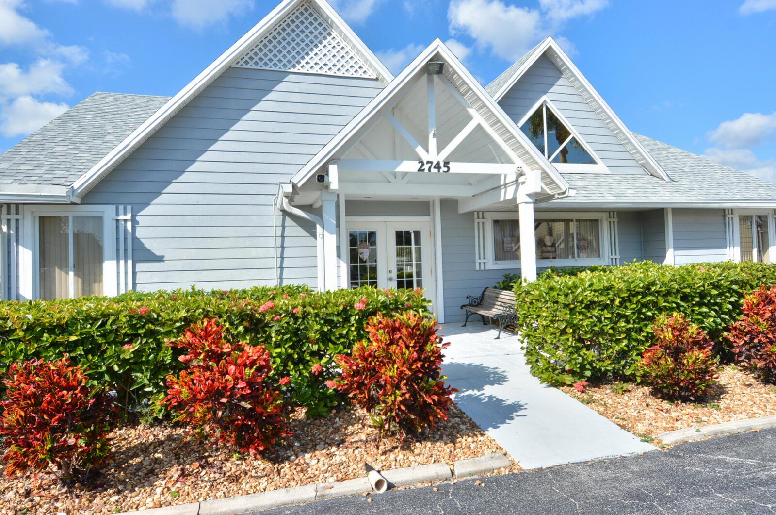 TROPICAL EAST - Residential