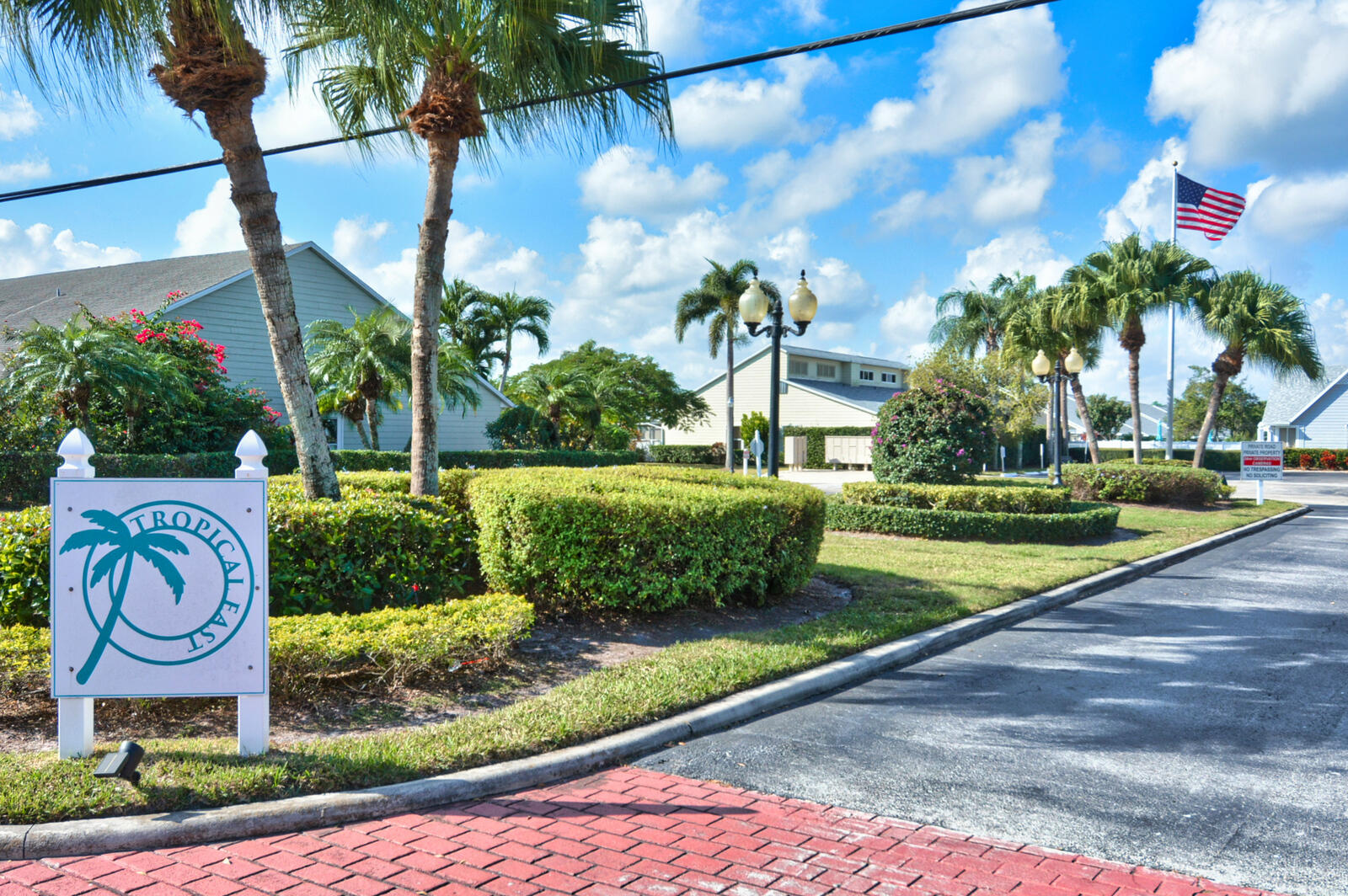 TROPICAL EAST - Residential