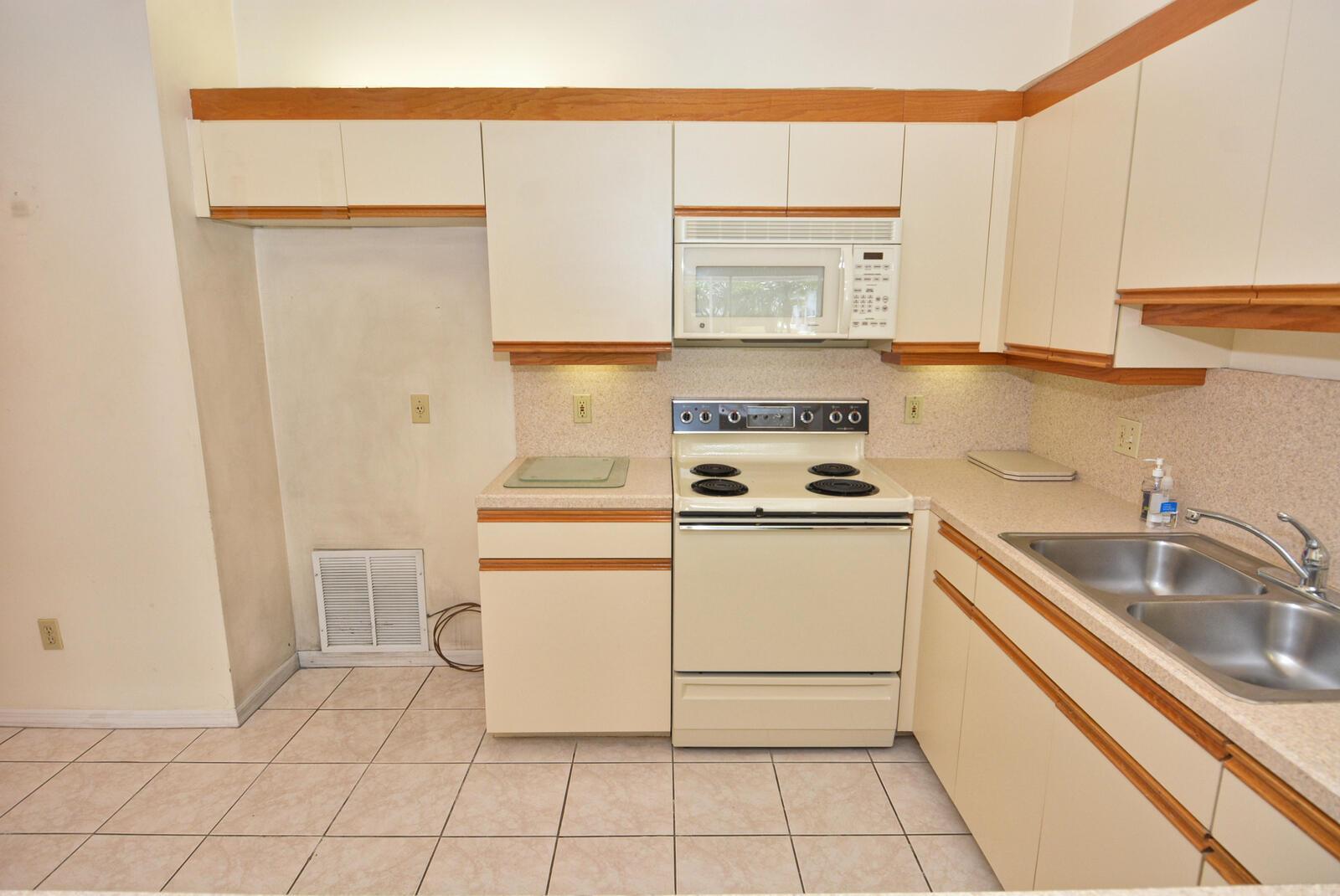 TROPICAL EAST - Residential